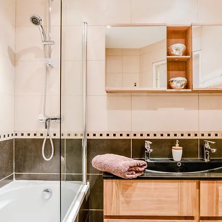 Three-bedroom With Terrace - Appartamento